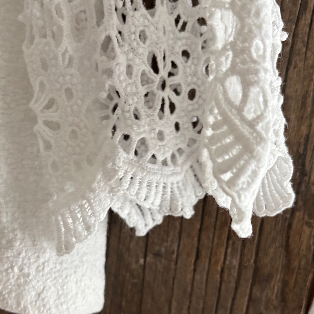 Elegant White Lace Women's Top - Picture 2 of 4